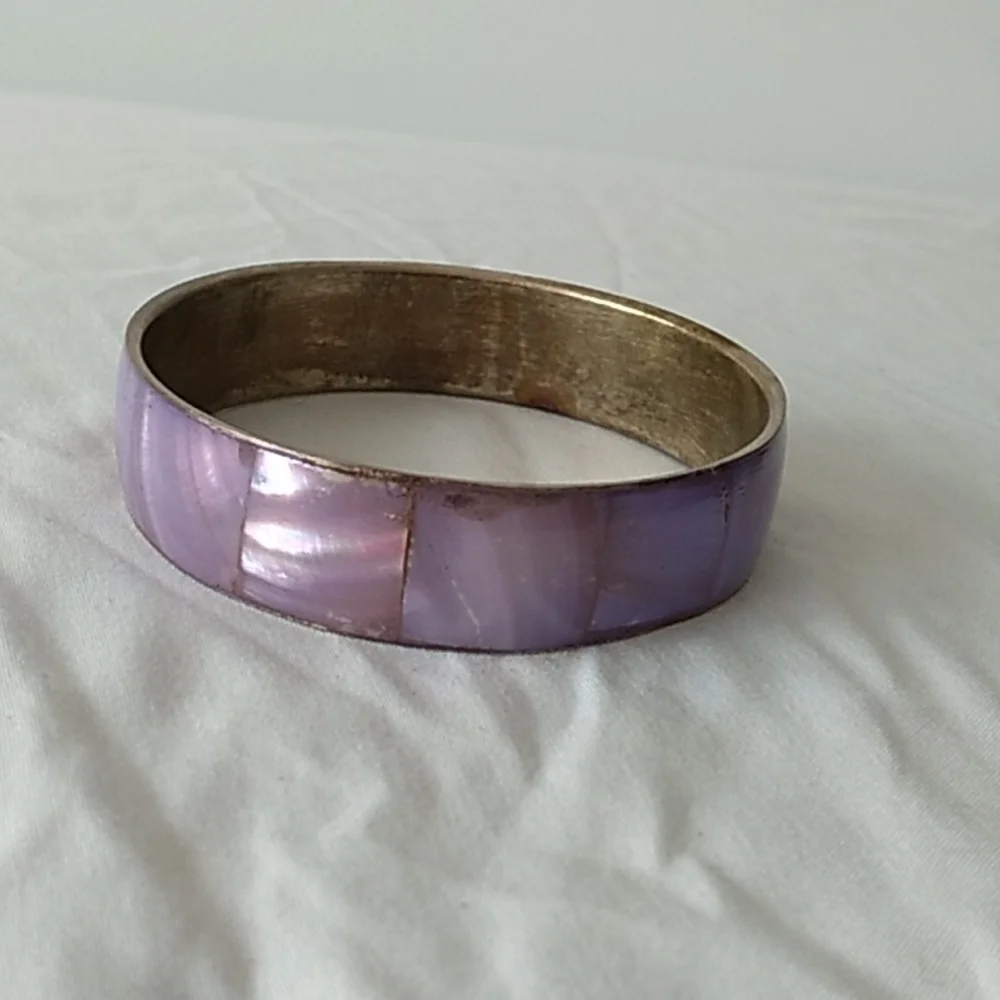 Vintage brass bangle with purple mother of pearl inlay - Picture 1 of 7